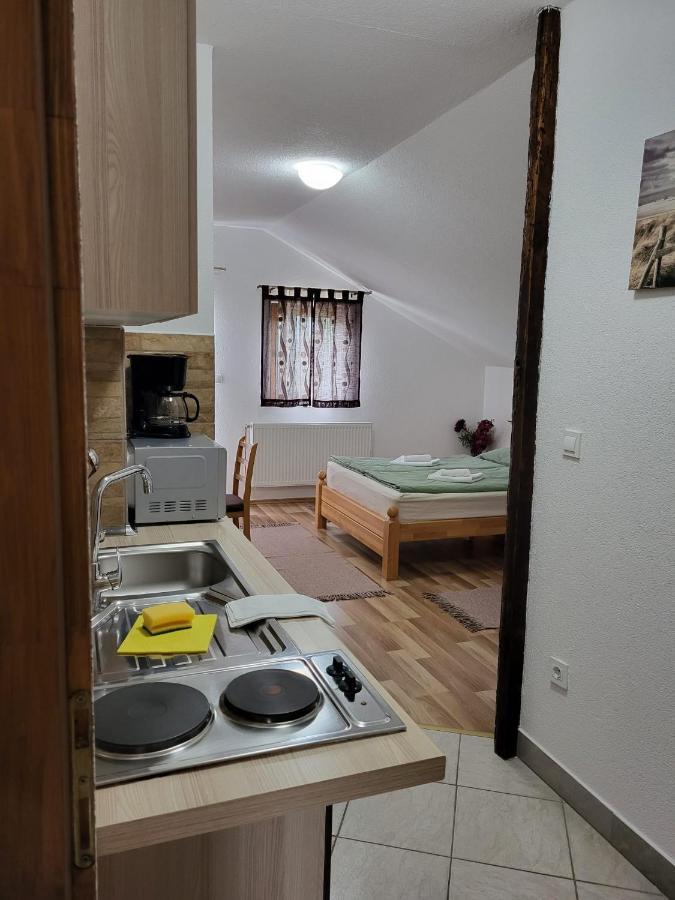 House Sara Apartment โคเรนนิซา ภายนอก รูปภาพ